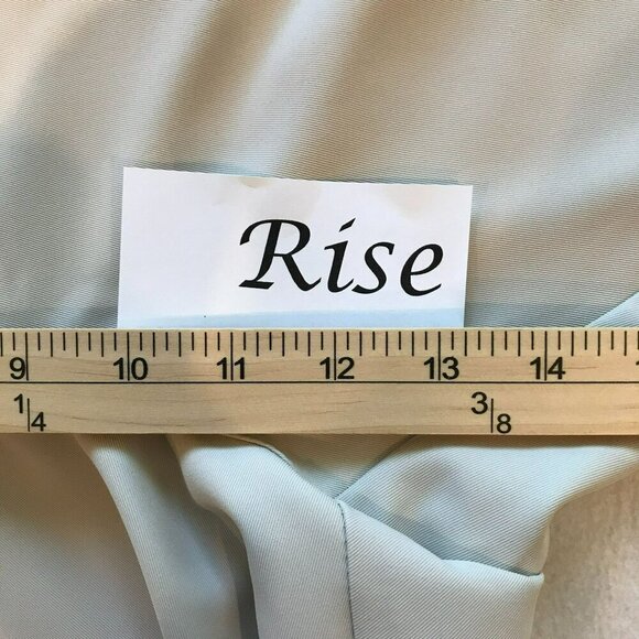 Izod Men's Flat Front Bermuda Golf Shorts Sz 40 in Light Tan Activewear Outdoors - Picture 12 of 13